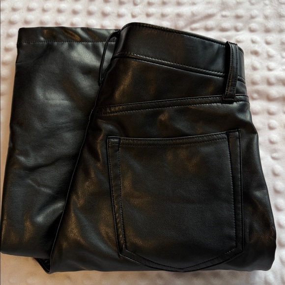Abercrombie & Fitch Denim - 90’s Ultra high rise straight leg 🖤